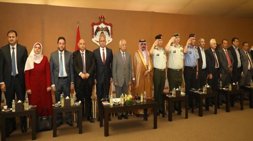 بتوجيهات ملكية.. العيسوي يلتقي وجهاء وممثلي محافظة عجلون لمتابعة مطالبهم واحتياجاتهم