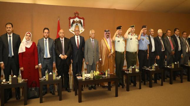 بتوجيهات ملكية.. العيسوي يلتقي وجهاء وممثلي محافظة عجلون لمتابعة مطالبهم واحتياجاتهم