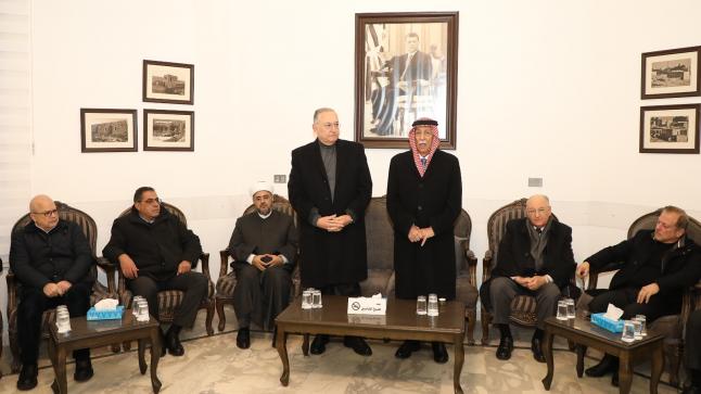 مندوبا عن الملك وولي العهد.. العيسوي يعزي عشيرة آل حجازي