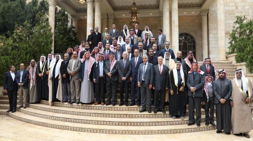 رئيس الديوان الملكي يلتقي شيوخ ووجهاء من عشائر بئر السبع بالأردن