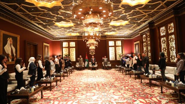 رئيس الديوان الملكي يلتقي وفدا من جامعة العلوم التطبيقية الخاصة وشباب عجلون