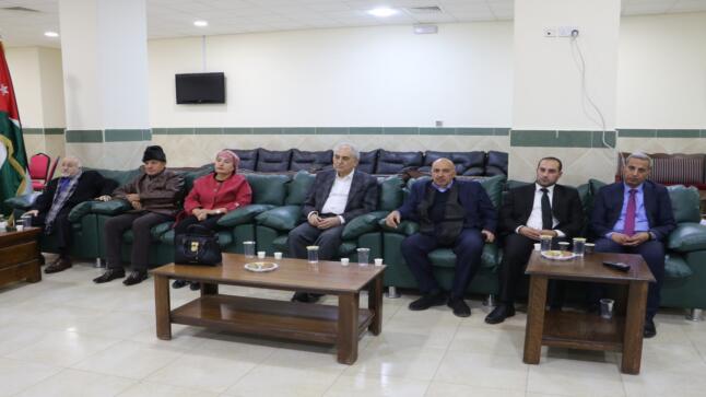 مجلس أمناء جامعة الزرقاء يزور كلية الإعلام