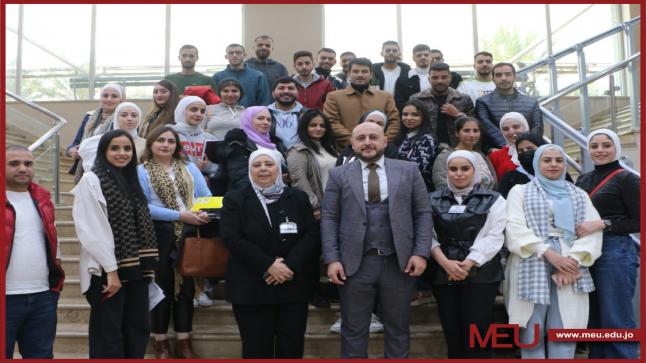 اختتام برامج تدريبية في “الشرق الأوسط” شارك فيها 500 طالب وطالبة