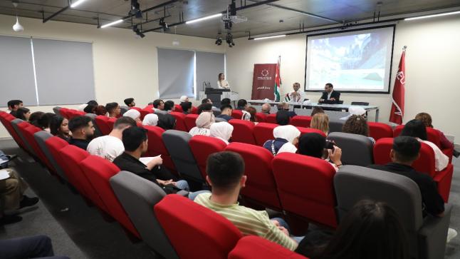 “الشرق الأوسط” تضع طلبتها أمام تجربة صحفية تقنية