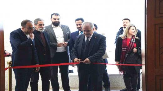 رئيس جامعة عمان الأهلية يفتتح معرض Art Hub للفنون الجميلة … صور