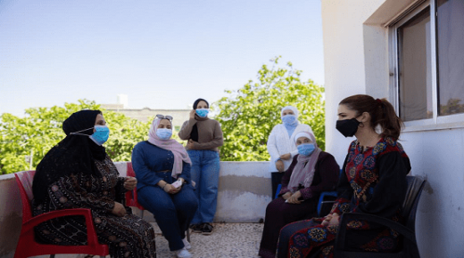 جلالة الملكة رانيا العبدالله تزور قرية الفيصلية في مادبا وتلتقي سيدات جمعية اليسرى الخيرية