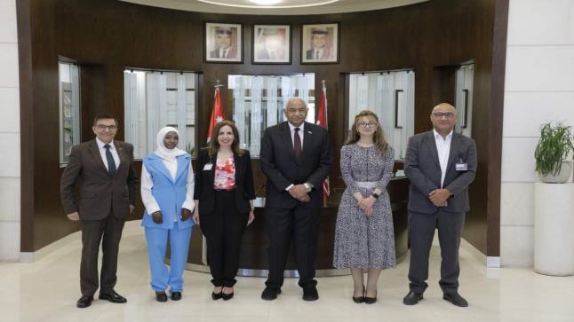 ،السفير السوداني في “الشرق الأوسط”… ويشيد بسمعتها الحسنة في الأوساط الأكاديمية