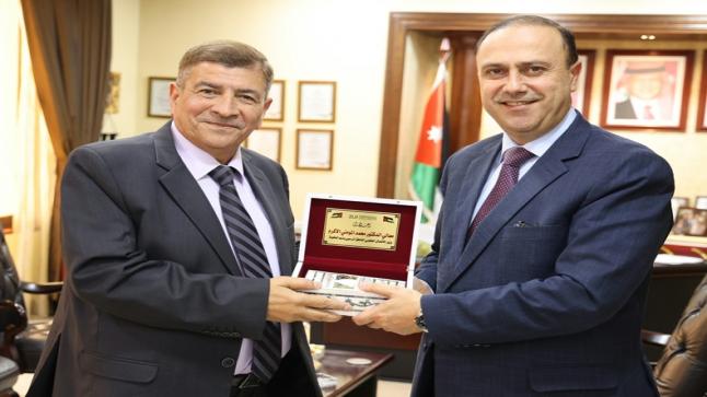 المومني من جامعة الزيتونة يدعو الجامعات إلى استثمار دورها في تشكيل الوعي السياسي للطلبة