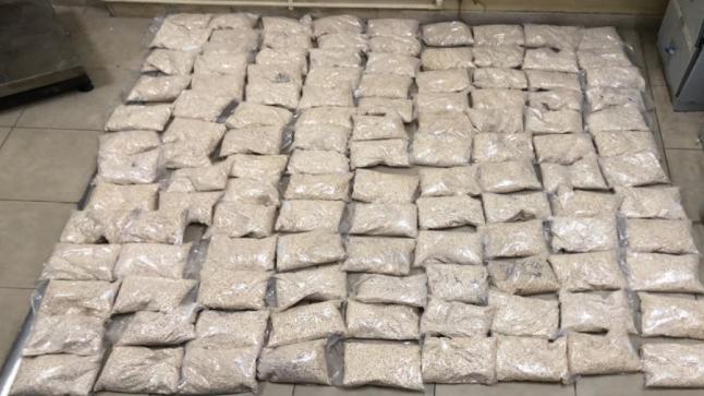 مكافحة المخدرات تُحبط تهريب 650 الف حبة مخدرة – صور