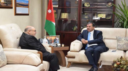 النائب الدكتور هايل عياش يزور الجامعة الهاشمية وطالب بتحويل مستشفى الزرقاء الحكومي إلى مستشفى تعليمى