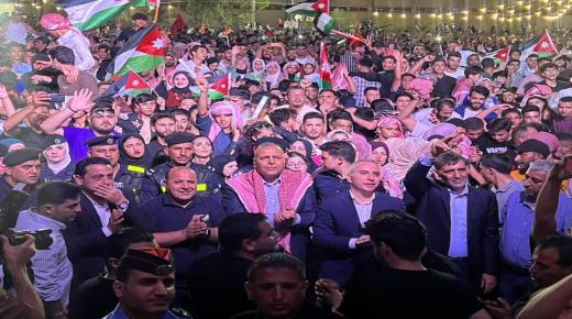 الزرقاء تحتفل بزفاف ولي العهد والأميرة رجوة الحسين – شاهد الصور والفيديو