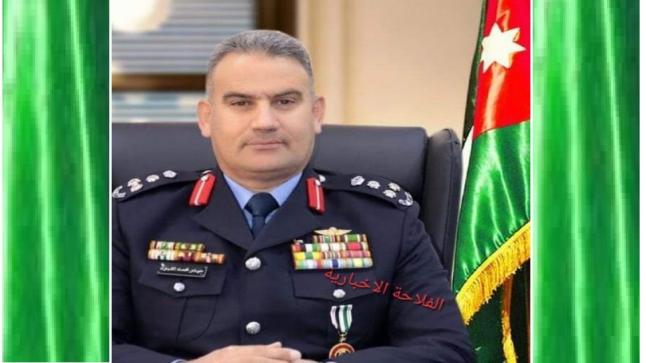 عمار محمد عليان يهنيء العميد حيدر بيك الشبول بمناسبة الترفيع