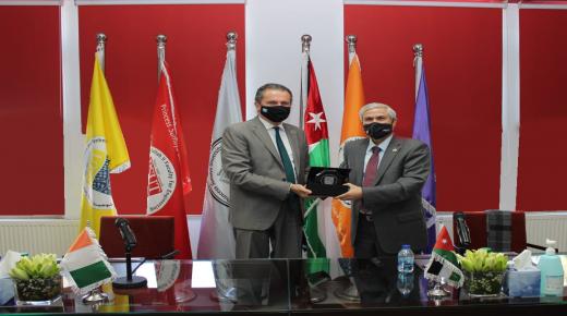 السفير الإيرلندي يزور جامعة الأميرة سمية للتكنولوجيا لبحث سبل تعزيز التعاون