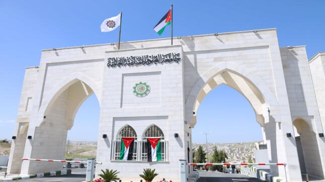 فضيلة الشيخ أشرف العمري يهنئ صديقه الدكتور القاضي إدريس العبداللات بمناسبة حصول عقيلته على درجة الدكتوراه