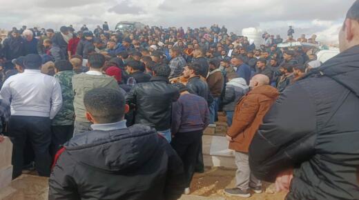 طلاب جامعة الطفيلة التقنية يشاركون آل عليان بتشيع جثمان الطالب أحمد حسن أحمد عليان