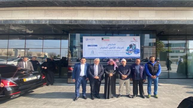 السفير الكويتي عزيز الديحاني في زيارة لمستشفى السعودي /عمان- صور