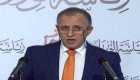 “بابا نويل” داخل كيس هدايا يروع وزير العمل القطامين ويفض اجتماعه الصحفي