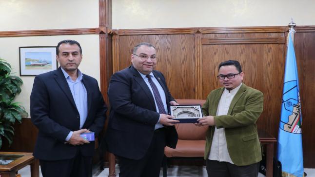 اتفاقية تعاون بين جامعة الزرقاء ومؤسسة ” أنا عربي” الماليزية