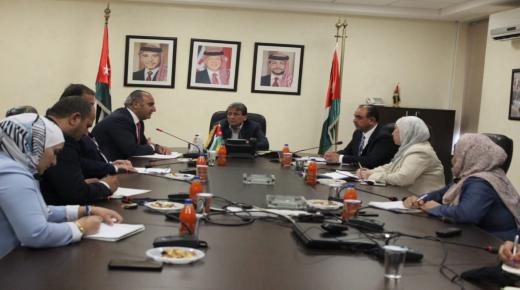 النقل والأمانة يسعيان لتنفيذ مشروع أنظمة النقل الذكية بالمملكة