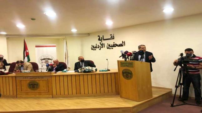 الحكومة توقف الانظمة .. والصحفيون يطالبون بسحبها – شاهد الصور