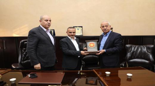 وزير الصناعة والتجارة والتموين يوسف الشمالي يزور العقرباوي مول بالزرقاء