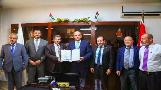 جامعة الزيتونة الأردنية تتسلم شهادة ضمان الجودة