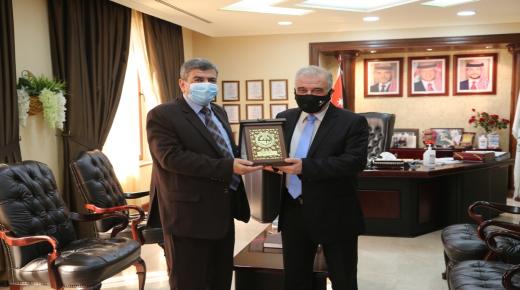 رئيس جامعة الزيتونة يستقبل الدكتور مصطفى العفوري