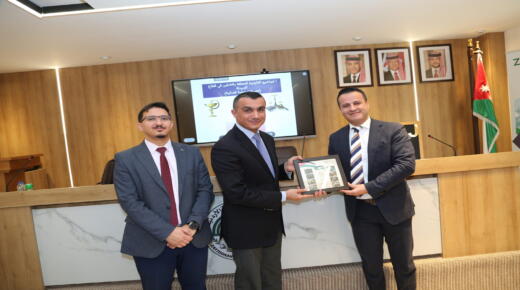 كلية الصيدلة في جامعة الزيتونة الأردنية تنظّم ندوة حول الجوانب القانونية العمالية للعمل في قطاع الصيدلة