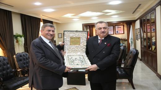 السفير العراقي في الأردن يلقي محاضرة في ” الزيتونة “حول حقوق الانسان.