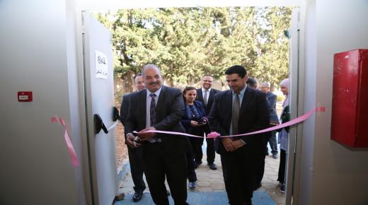 كلية التمريض في الزيتونة تنظم فعالية صحية توعوية بعنوان ” صحتك بالدنيا “