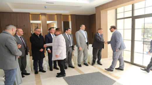 أسرة جامعة الزيتونة الأردنية تتبادل التهاني بمناسبة عيد الفطر السعيد