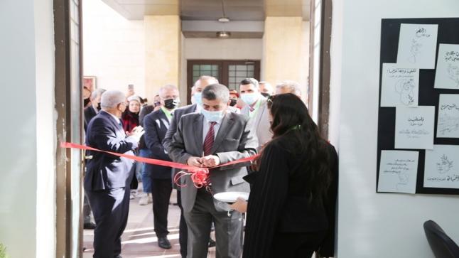 رئيس جامعة الزيتونة الأردنية يفتتح معرض السنوي لكلية “العمارة والتصميم” 