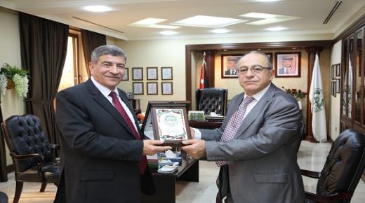 رئيس جامعة “الزيتونة” يستقبل مدير عام مدارس مطرانية الروم الكاثوليك 