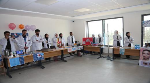 كلية التمريض في جامعة الزيتونة الأردنية تنظّم فعالية صحية توعوية بعنوان “بعزمنا ووعينا ننقذ من نحب”