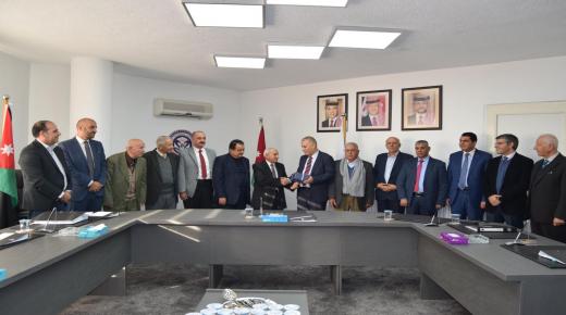 جامعة إربد الأهلية تكرم الأستاذ الدكتور الخصاونة بعد أن أكمل 4 سنوات من تعيينه ويغادر الجامعة بإنجازات مميزة