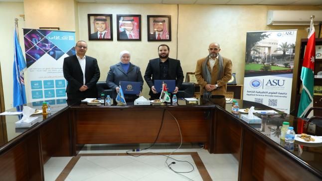 التطبيقية ومنصة تك عربي توقعان مذكرة تفاهم لتعزيز سبل التعاون بينهما.