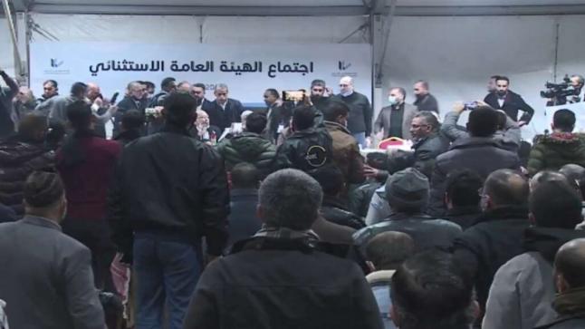 اتهامات وصراخ ومشادات كلامية ومحاولة الاشتباكات بالأيدي وهروب النقيب خلال اجتماع الهيئة العامة لنقابة المهندسين الاردنيين .. شاهد الفيديو والصور