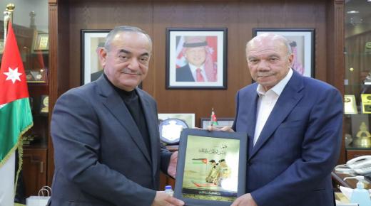 “قلم عشق الوطن والملك” للعين الهندي