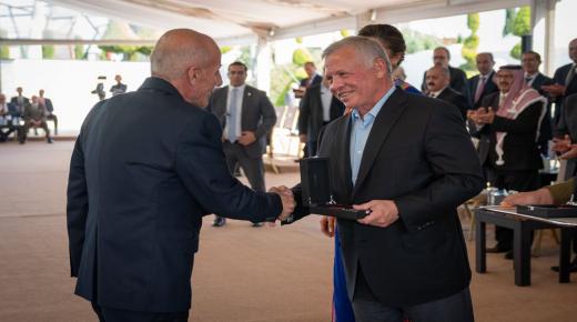 جلالة الملك عبدالله الثاني ابن الحسين المعظم ينعم على مدينة الحسن الصناعية بميدالية اليوبيل الفضي