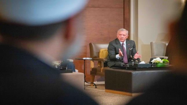 الملك يزور البادية الوسطى ترافقه الملكة وولي العهد