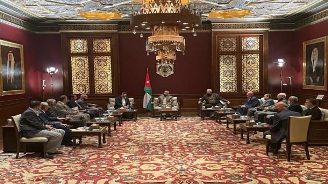 العيسوي يلتقي وفدا من عشيرة العمري في الديوان الملكي – صور