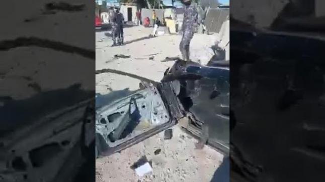 وفاة امرأة وانشطار مركبة ثلاثة اجزاء بحادث تصادم بمنطقة عين الباشا .. فيديو