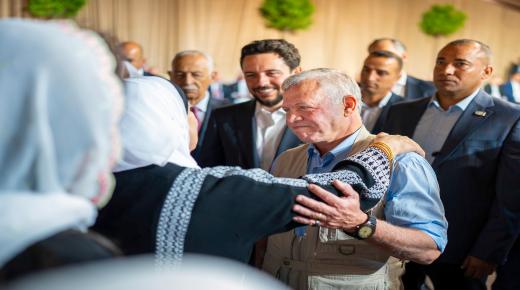 الملك يزور مدينة الزرقاء ويكرم شخصيات ومؤسسات – صور وفيديو