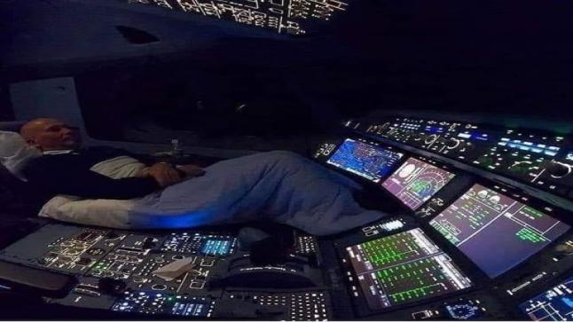 هل يحق للطيار النوم اثناء الطيران ؟