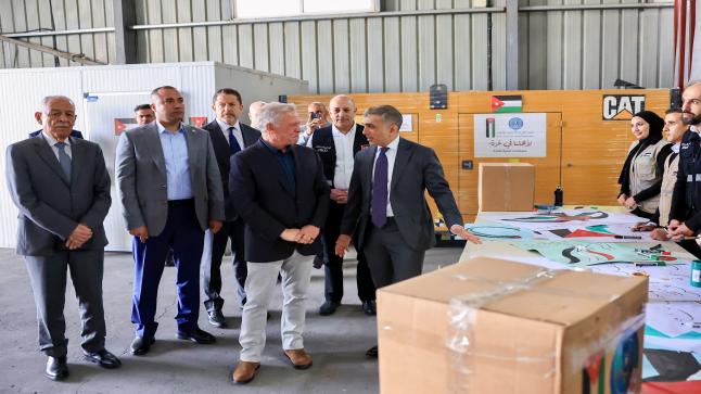 جلالة الملك عبدالله الثاني يزور مستودعات الهيئة الخيرية الأردنية الهاشمية – صور