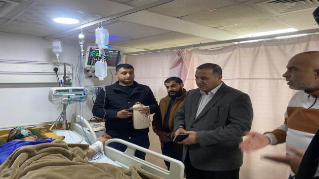 محافظ الزرقاء ابو قاعود يزور المصابين في حادث الدهس الذي تعرض له عدد من موظفي بلدية الزرقاء