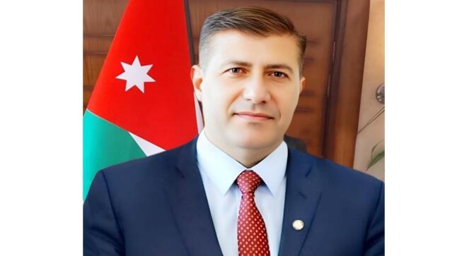 الدكتور زياد الدويري يفوز بجائزة التميز لعام 2025 من دار نشر عالمية