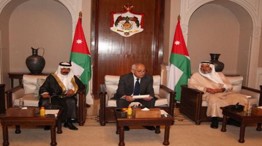 العيسوي يلتقي مجموعة من أهالي محافظة الزرقاء