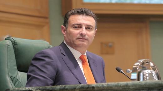 الصفدي يستقبل المهنئين في ديوان أبناء الكرك الجديد على طريق المطار