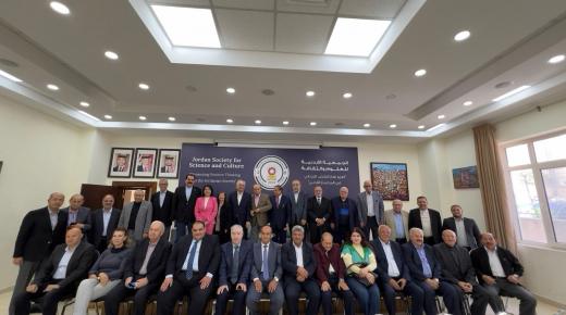 محاضرة قيمة للخبير الاقتصادي المجالي عن التحديات الأقتصادية في ظل الرسوم الأمريكية الأخيرة